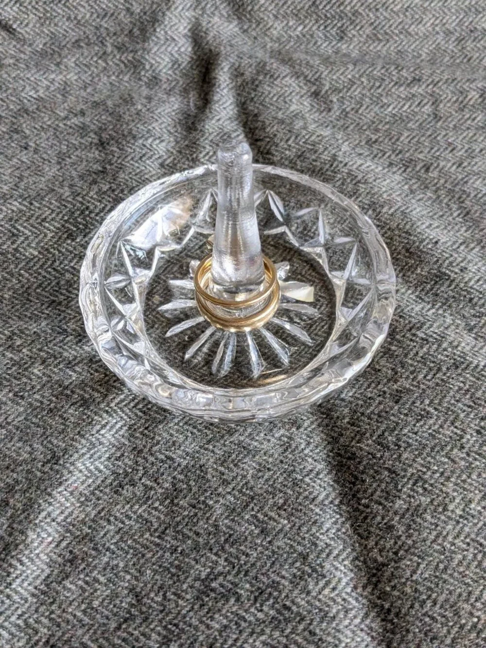 Vintage Clear Cut Crystal Jewelry Ring Holder/Trinket Dish Starburst Diamond